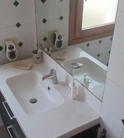 Ampio Trilocale Climatizzato In Villaggio Con Piscina Estiva 400m Dal Mare In Gallura