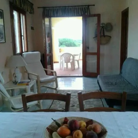 Ampio Trilocale Climatizzato In Villaggio Con Piscina Estiva 400m Dal Mare In Gallura