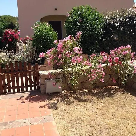 Ampio Trilocale Climatizzato In Villaggio Con Piscina Estiva 400m Dal Mare In Gallura