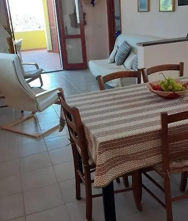 Ampio Trilocale Climatizzato In Villaggio Con Piscina Estiva 400m Dal Mare In Gallura Vakantiehuis