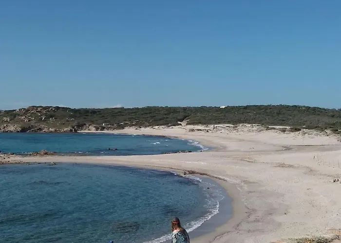 Ampio Trilocale Climatizzato In Villaggio Con Piscina Estiva 400m Dal Mare In Gallura Hébergement de vacances *