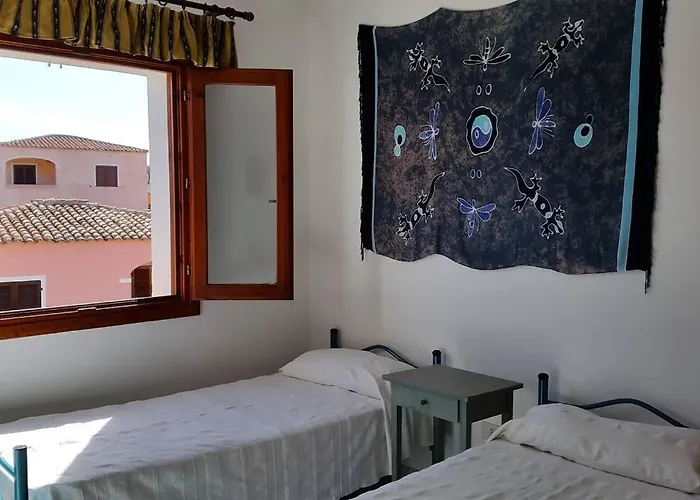 Ampio Trilocale Climatizzato In Villaggio Con Piscina Estiva 400m Dal Mare In Gallura Hébergement de vacances Aglientu