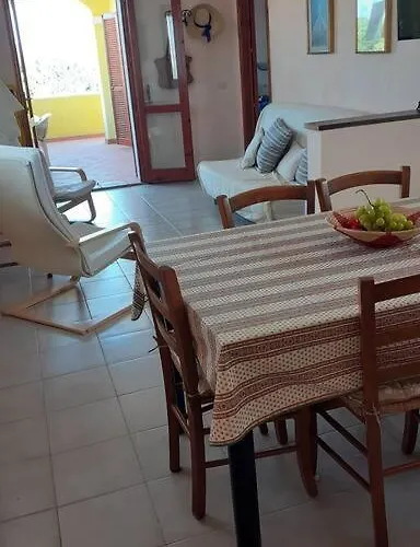 Ampio Trilocale Climatizzato In Villaggio Con Piscina Estiva 400m Dal Mare In Gallura Casa vacanze