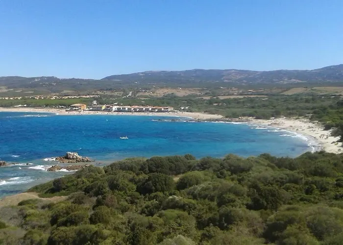 Ampio Trilocale Climatizzato In Villaggio Con Piscina Estiva 400m Dal Mare In Gallura *