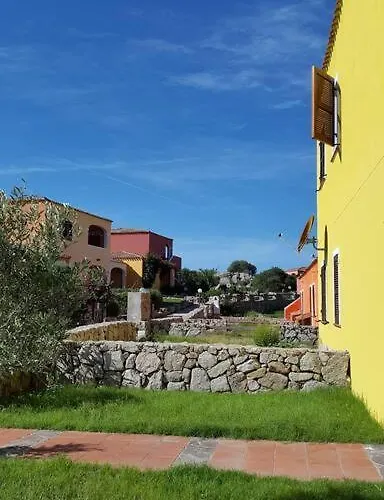 Hébergement de vacances Ampio Trilocale Climatizzato In Villaggio Con Piscina Estiva 400m Dal Mare In Gallura